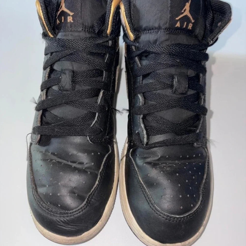 Jordan 1 Mid Black Gold sneakers size US 7Y
